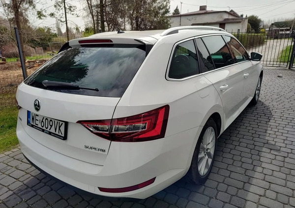 Skoda Superb cena 97899 przebieg: 121247, rok produkcji 2019 z Prudnik małe 562
